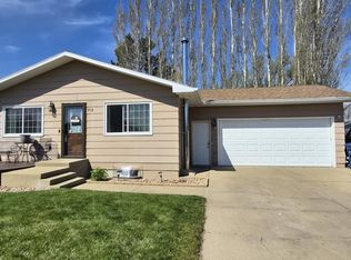 712 4th Ave SE, Dickinson, ND 58601
