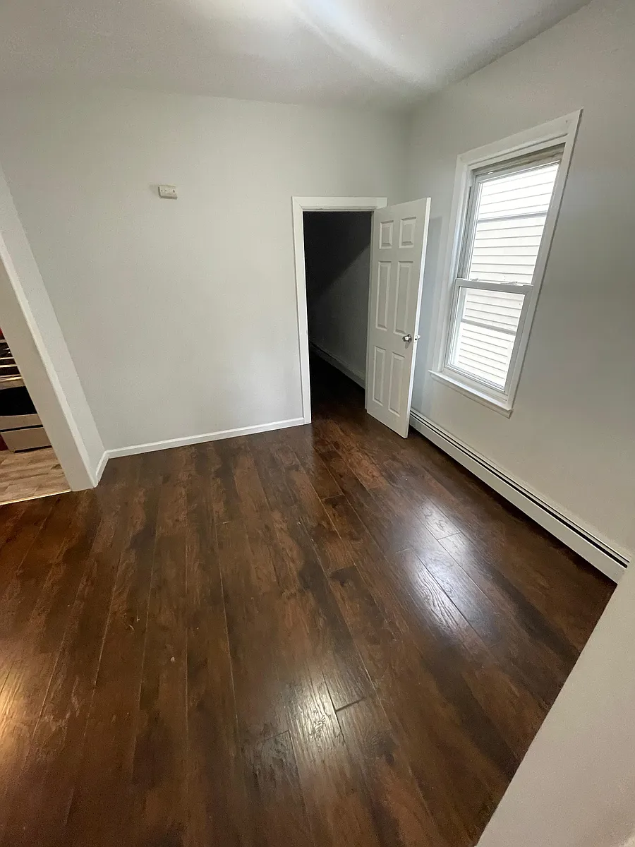 Building Photo - 37 Schley St #2