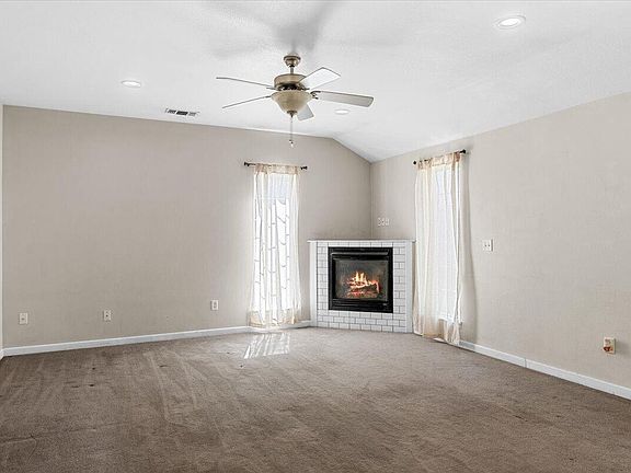 5th image of 17 Meadowfield Cir