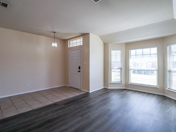 2nd image of 3009 Sugarberry Dr