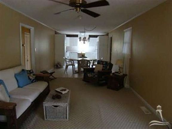 5th image of 121 NE 18th St