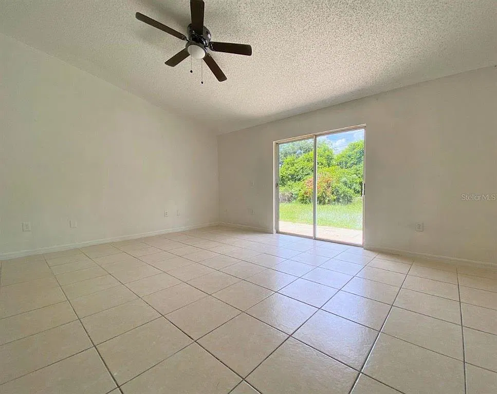 3 bed, 2.0 bath, 1160 sqft, $1,700 — Photo 2