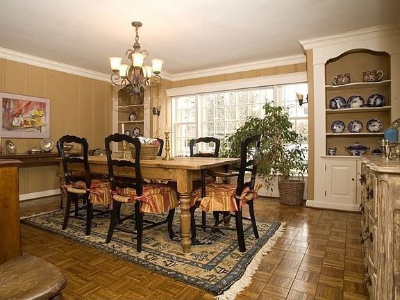 FORMAL DINING ROOM WITH BUILT-INS