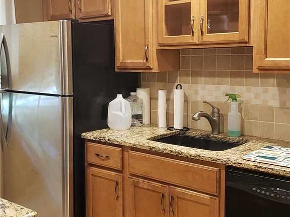5th image of 204 Towne House Vlg