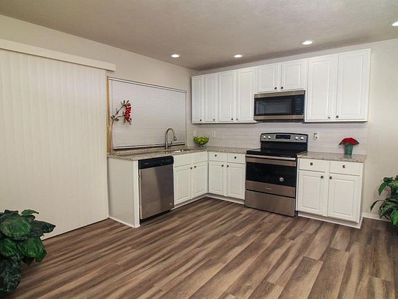 3rd image of 1534 Camelia Dr