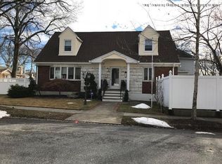 156 8th St, Staten Island, NY 10306