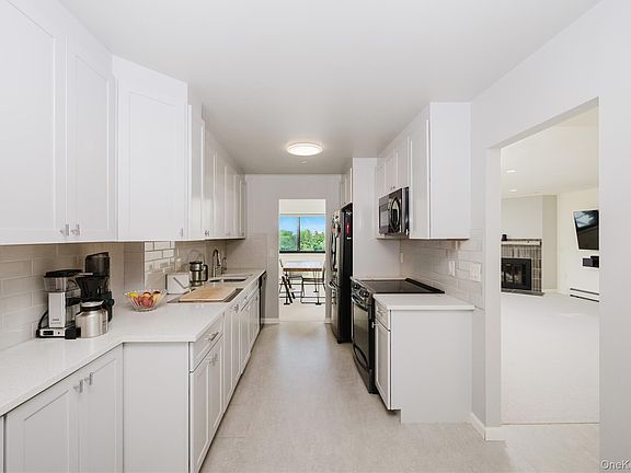 4th image of 50 Dekalb Avenue #E10