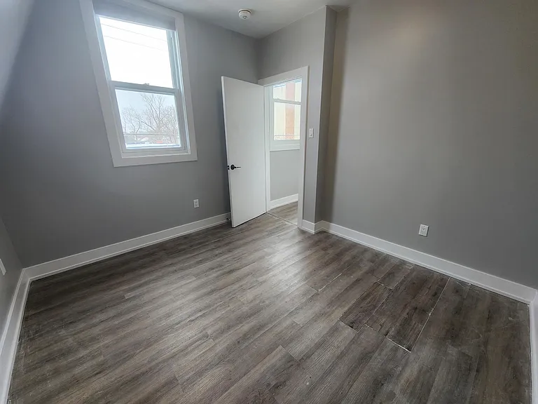 444 Cambridge St S — Photo 8