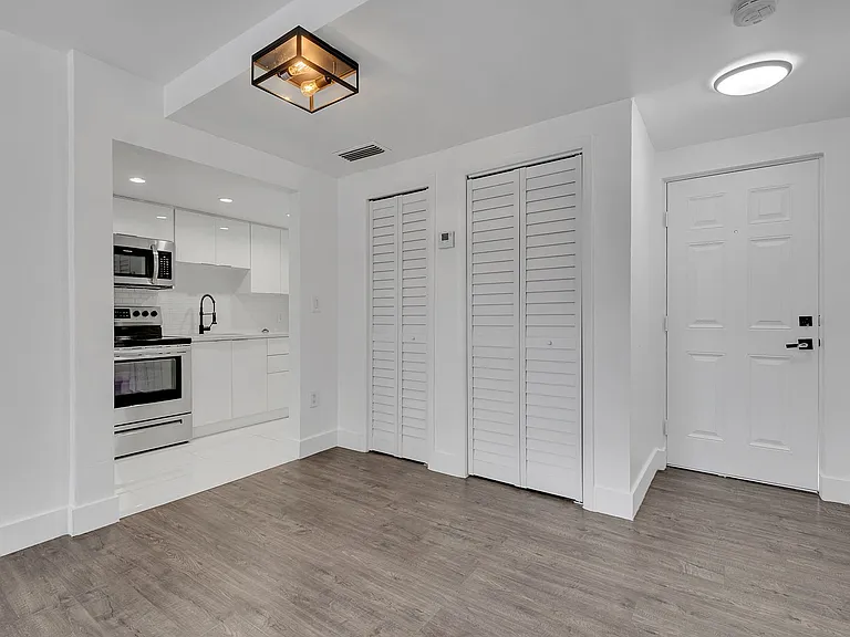 1114 Douglas Rd #4 — Photo 7