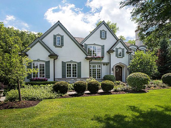 3rd image of 825 Redwood Ln