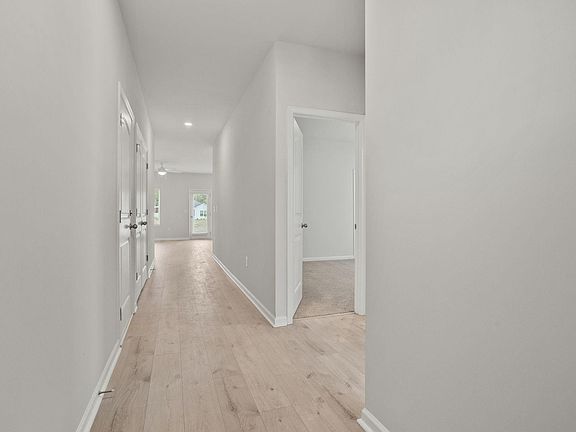 5th image of 605 Silver Fir St