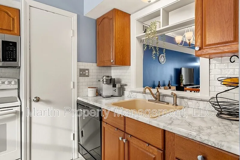 1 bed, 1.0 bath, 728 sqft, $2,500 — Photo 2