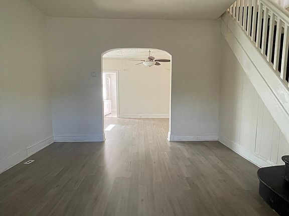 3rd image of 1900 N Myrtlewood St