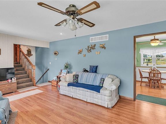 5th image of 806 Lake Manor Dr
