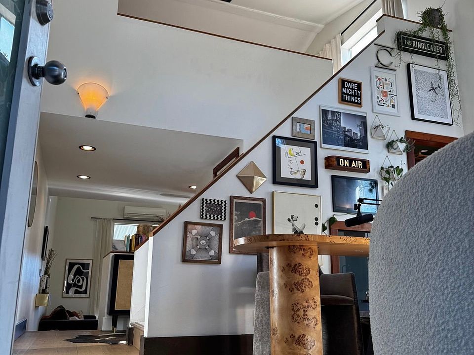 1st image of 560 Westminster Ave APT 2