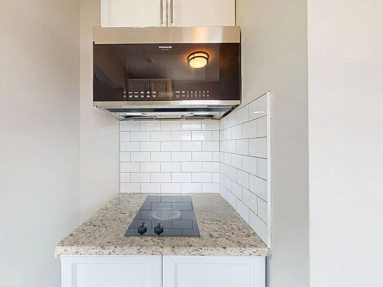 300 Meridian St #7 — Photo 7