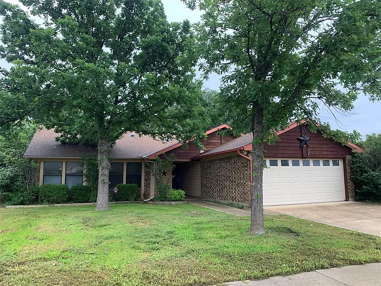 8232 Meadowbrook Dr — Photo 1
