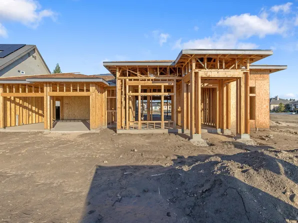 4250 S Silvervale Street, Visalia, CA 93277