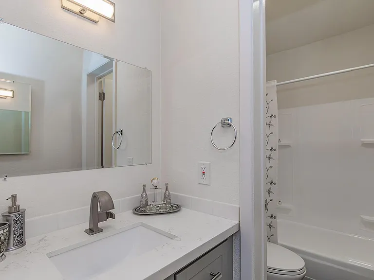 Studio 710 Apartments — Photo 49