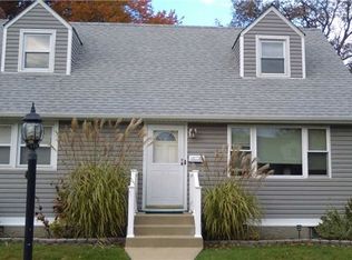 89 27th St, Copiague, NY