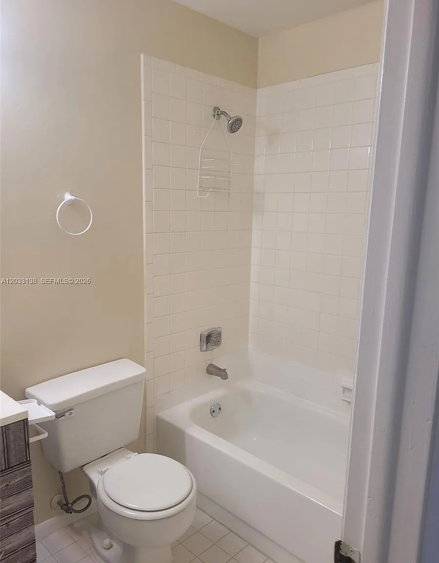 Bella Grand Condo — Photo 2