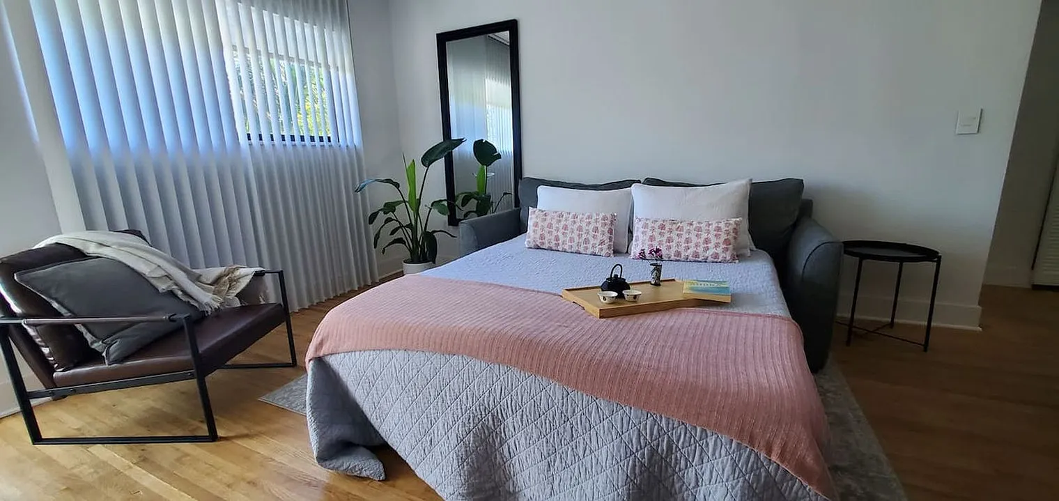 1 bed, 1.0 bath, 398 sqft, $3,749 — Photo 3