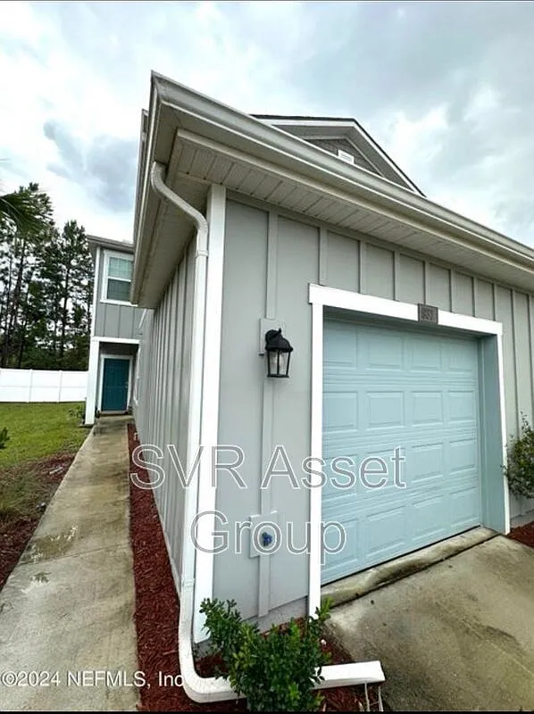 3 bed, 2.5 bath, 1492 sqft, $1,695 — Photo 2