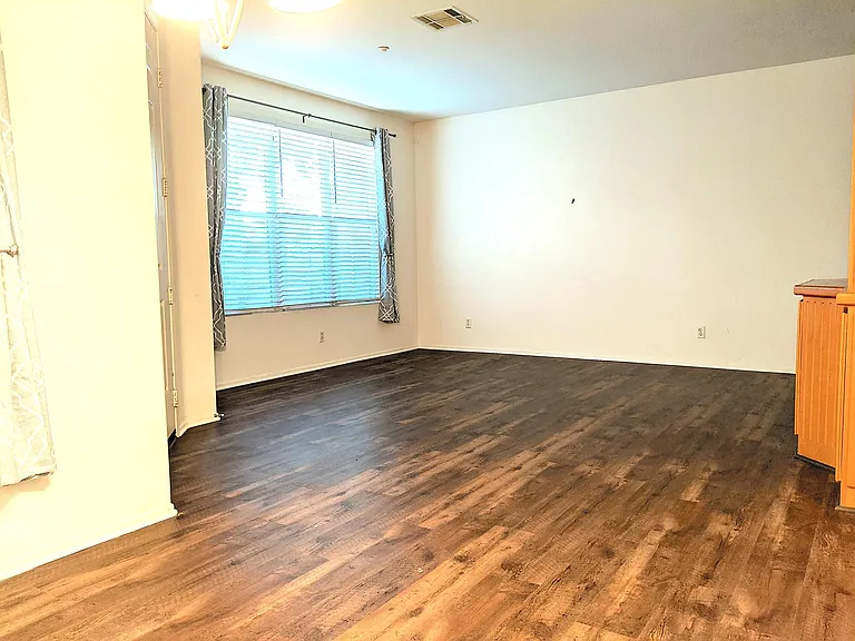 1152 Goddard St — Photo 6