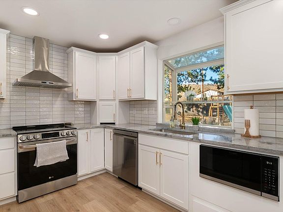 3rd image of 2127 Sheridan Pl