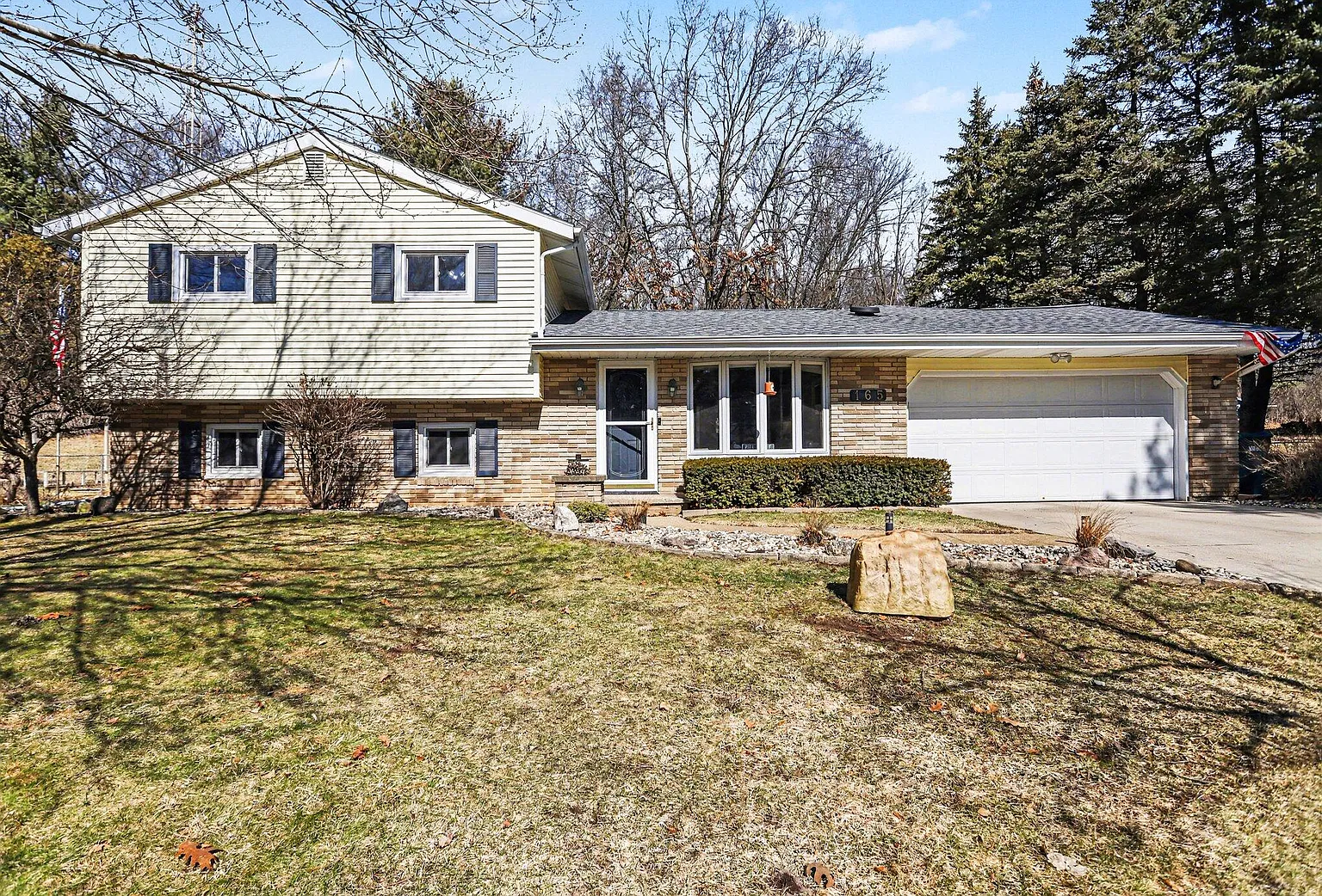 165 Thelma Dr photo 1