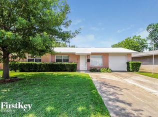 2818 Posey Dr, Irving, TX 75062