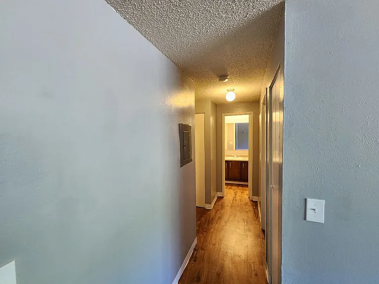 Prospect Pointe Apartments — Photo 18