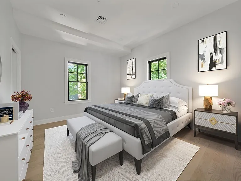 82 Rossmore Rd #2 — Photo 4