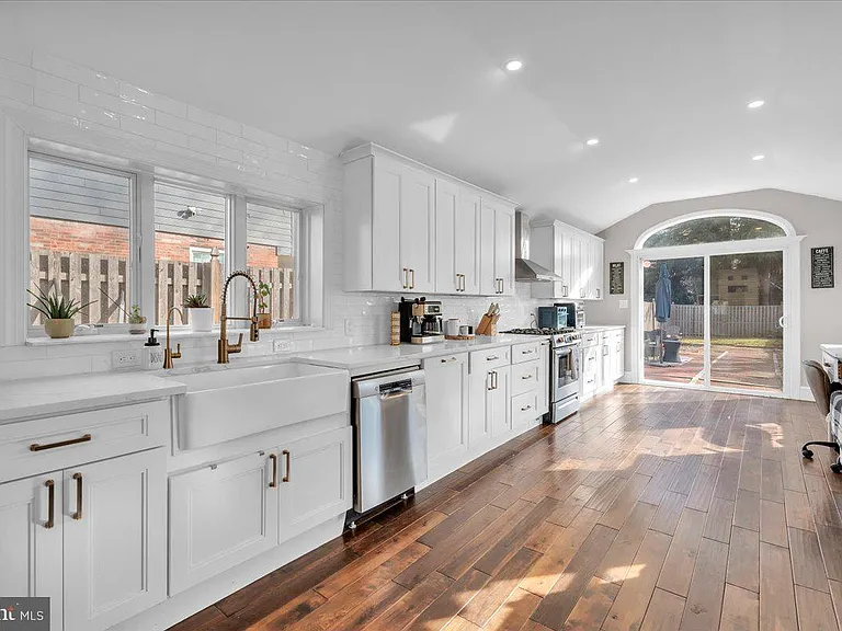 406 Kings Hwy E — Photo 12