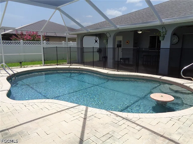 1320 SE 25th Ln — Photo 3