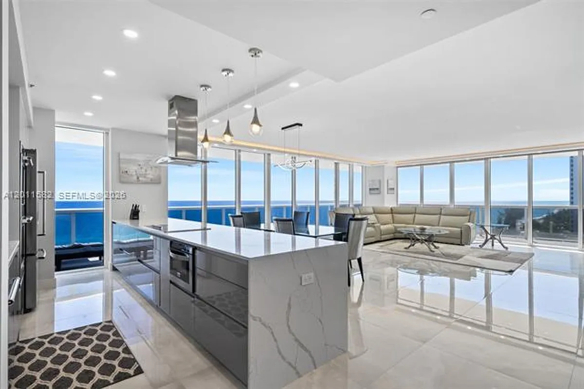 Building Photo - 1830 S Ocean Dr #1002