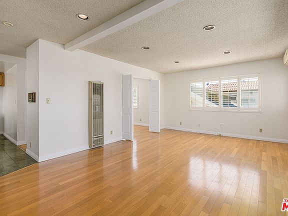 4th image of 936 Centennial St