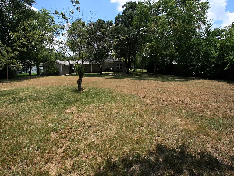 305 Gilchrist Ave — Photo 29