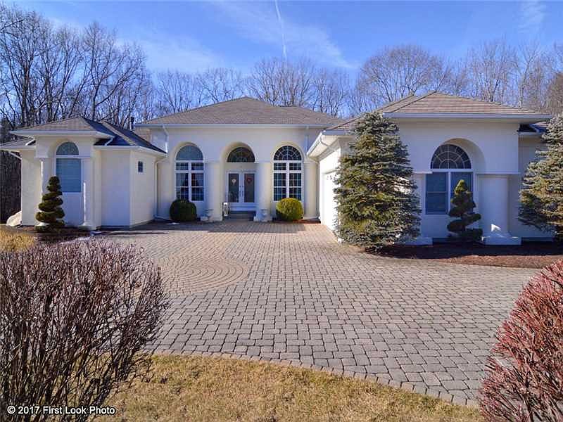 1st image of 9 Lantern Brook Dr