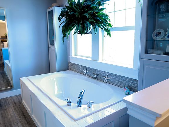 4th image of 24170 Hill Ave