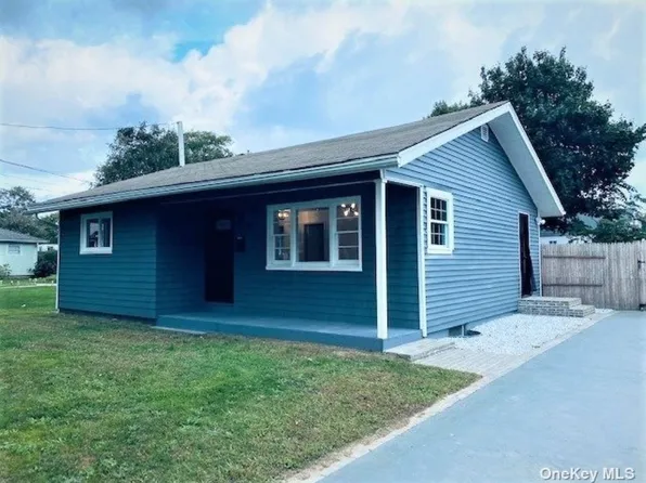 https://photos.zillowstatic.com/fp/853e63e8d5db5d3a7f291906e1f7b5d1-p_e.webp