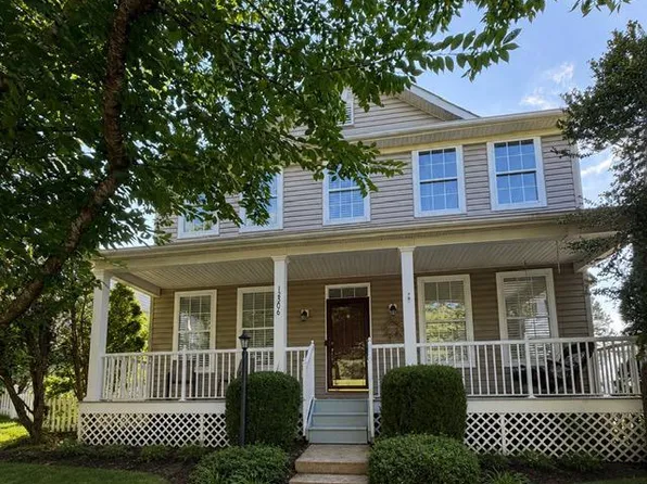 12506 Iona Sound Dr, Bristow, VA 20136