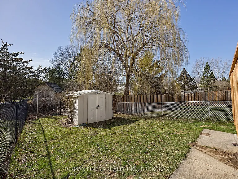 1256 Brackenwood Cres — Photo 43