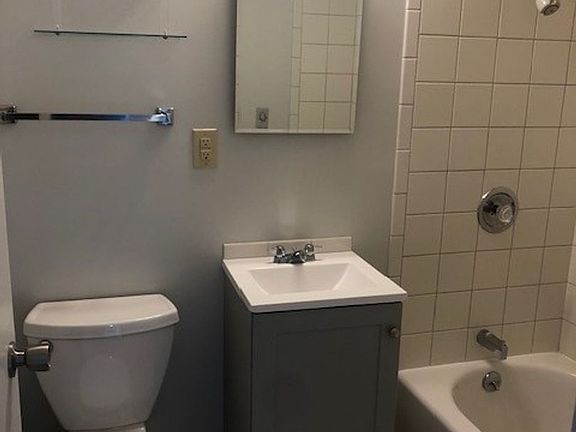 4th image of 4714 22nd Ave NE APT 3