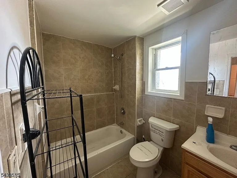 84 Front St — Photo 11