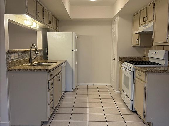 5th image of 615 Luther Dr #A