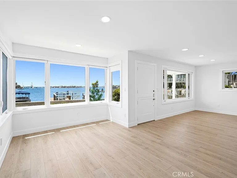 112 S Bay Front — Photo 5
