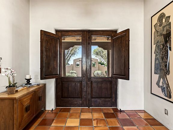 3rd image of 8 Ridgetop Cir