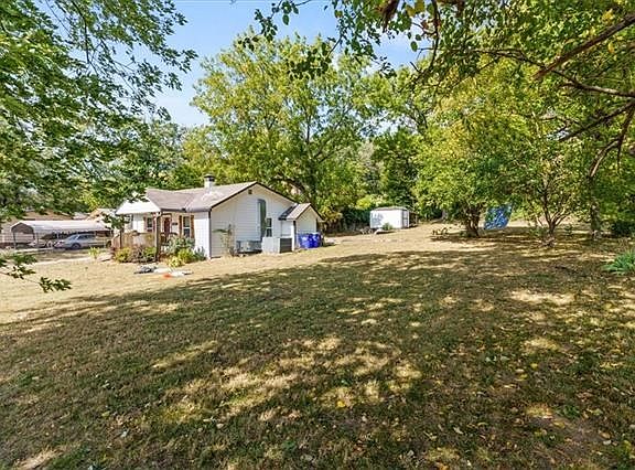 3rd image of 4402 Merriam Dr
