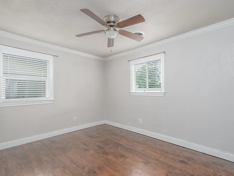 3042 S 28th St — Photo 33